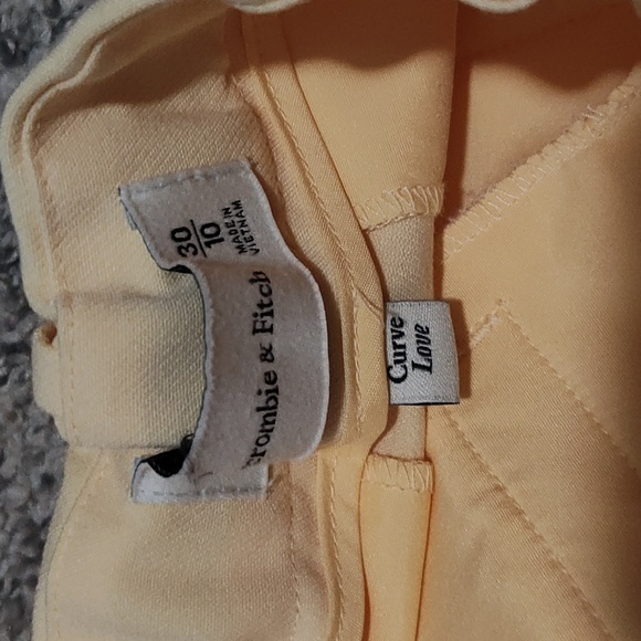 Abercrombie and Fitch size 10 yellow shorts - Picture 3 of 3